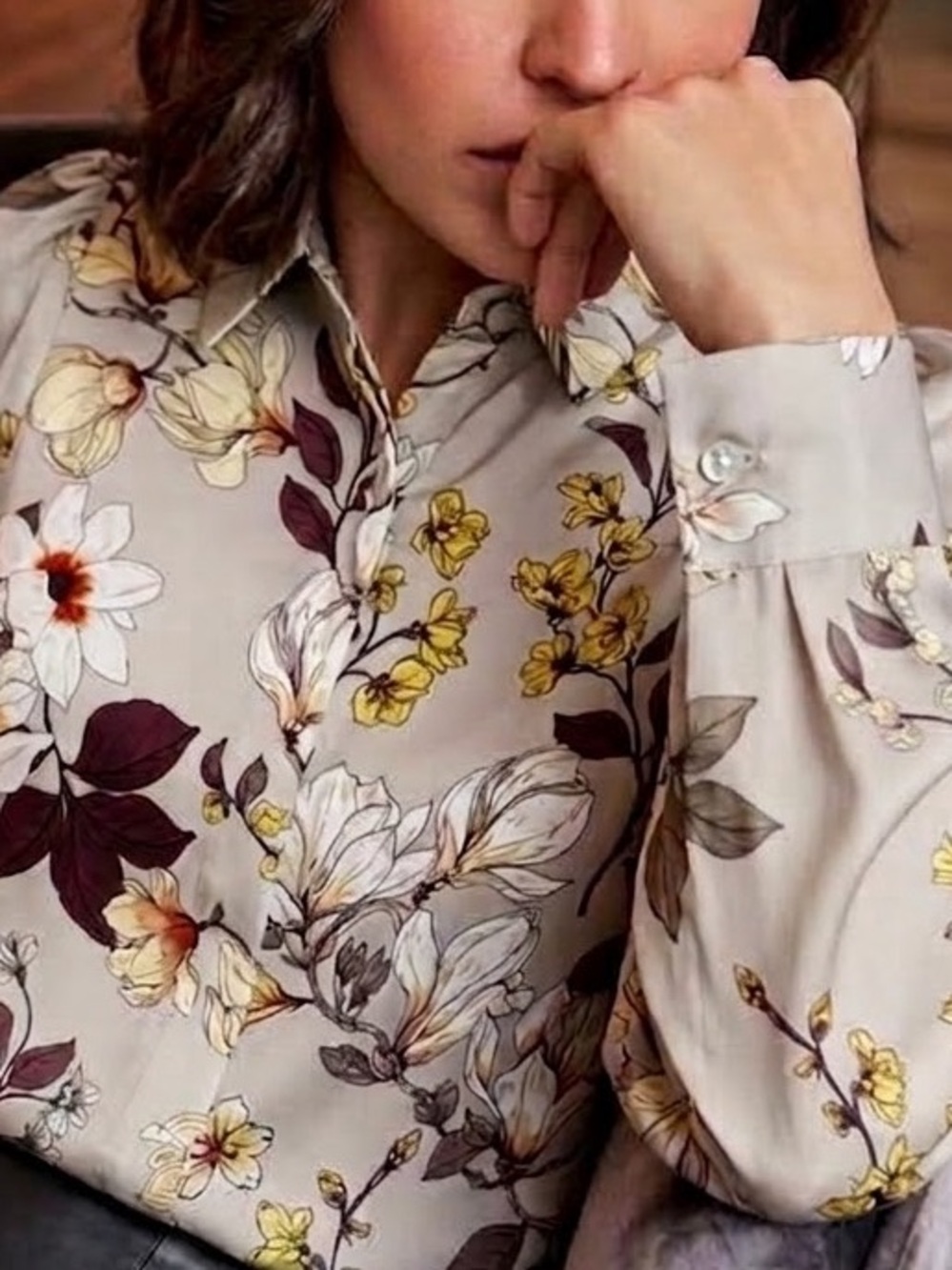 Amazing Blouse Light Gray Floral Print Button-Down Satin